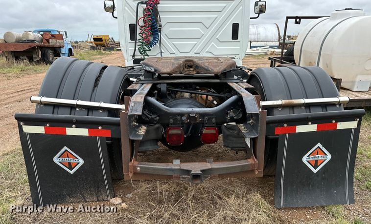 image for item DS6771 2007 International 4400 semi truck