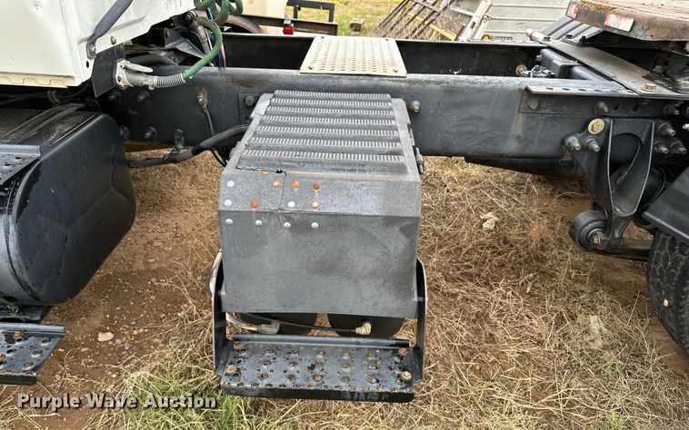 image for item DS6771 2007 International 4400 semi truck