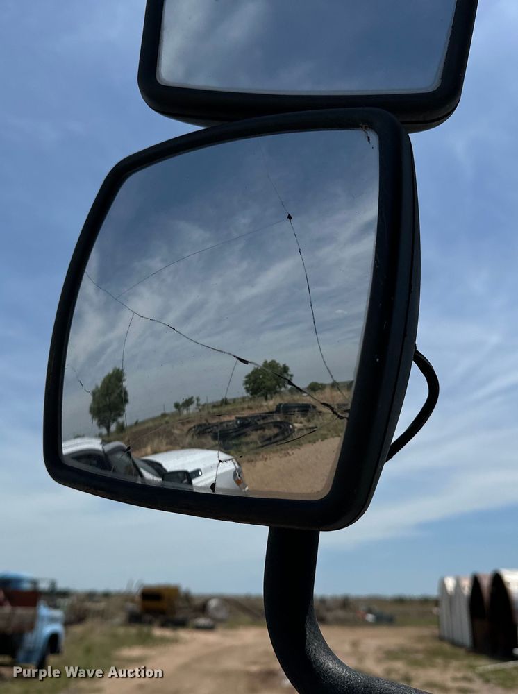 image for item DS6771 2007 International 4400 semi truck