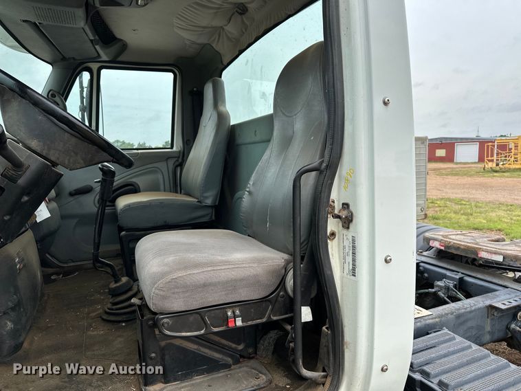 image for item DS6771 2007 International 4400 semi truck