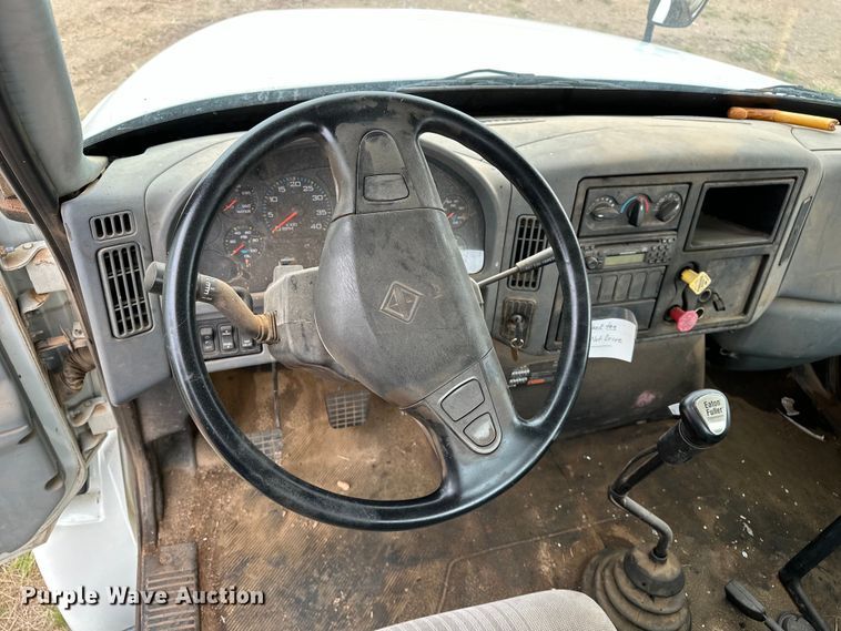 image for item DS6771 2007 International 4400 semi truck