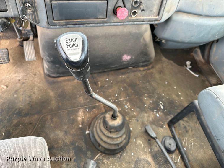 image for item DS6771 2007 International 4400 semi truck