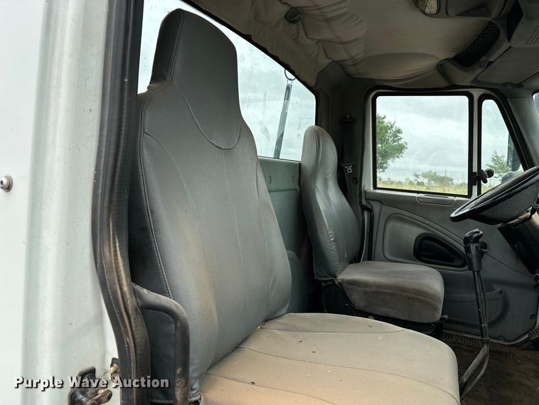 image for item DS6771 2007 International 4400 semi truck