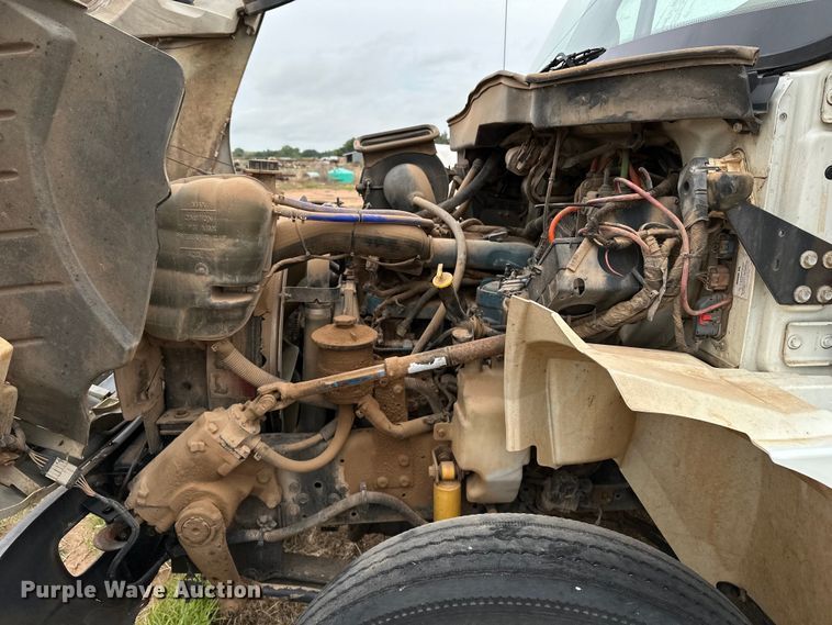 image for item DS6771 2007 International 4400 semi truck