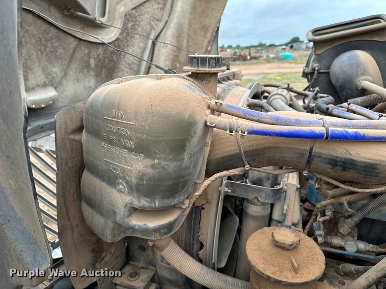 image for item DS6771 2007 International 4400 semi truck