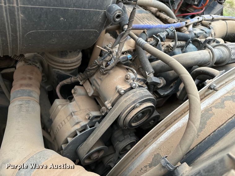 image for item DS6771 2007 International 4400 semi truck