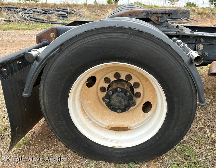 image for item DS6771 2007 International 4400 semi truck