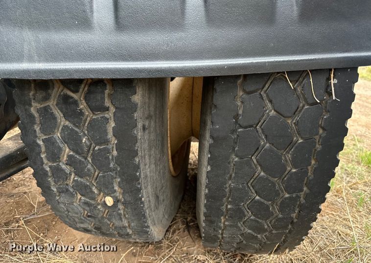 image for item DS6771 2007 International 4400 semi truck