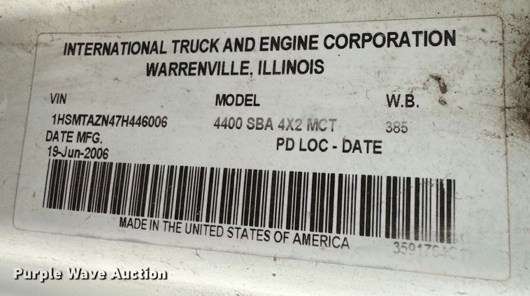 image for item DS6771 2007 International 4400 semi truck