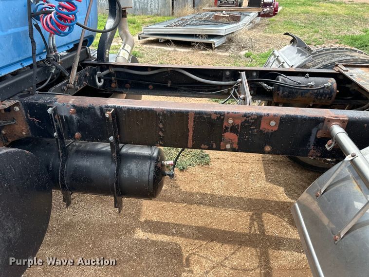 image for item DS6774 1984 Mack R686ST semi truck