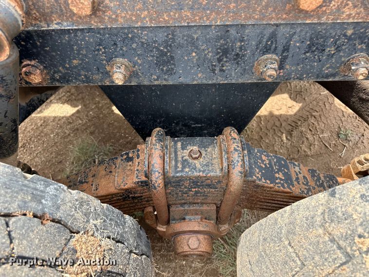 image for item DS6774 1984 Mack R686ST semi truck