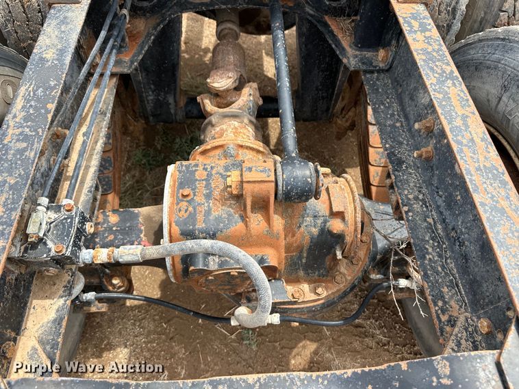 image for item DS6774 1984 Mack R686ST semi truck