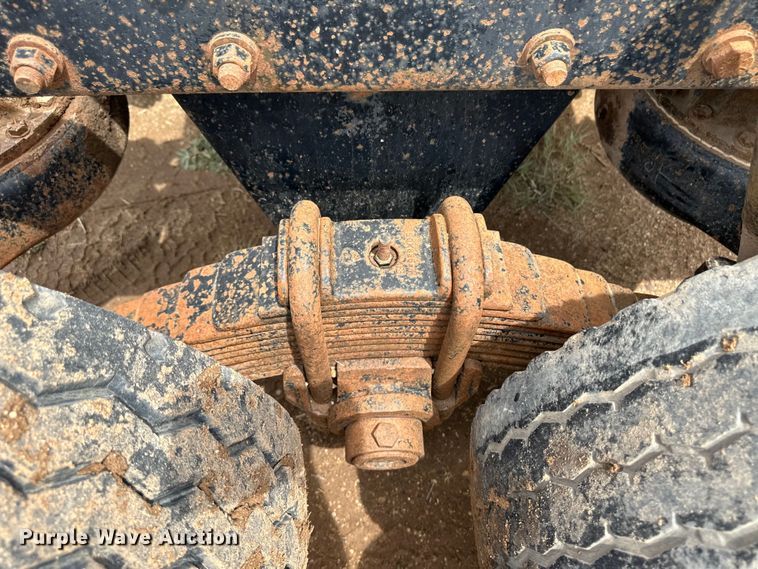 image for item DS6774 1984 Mack R686ST semi truck