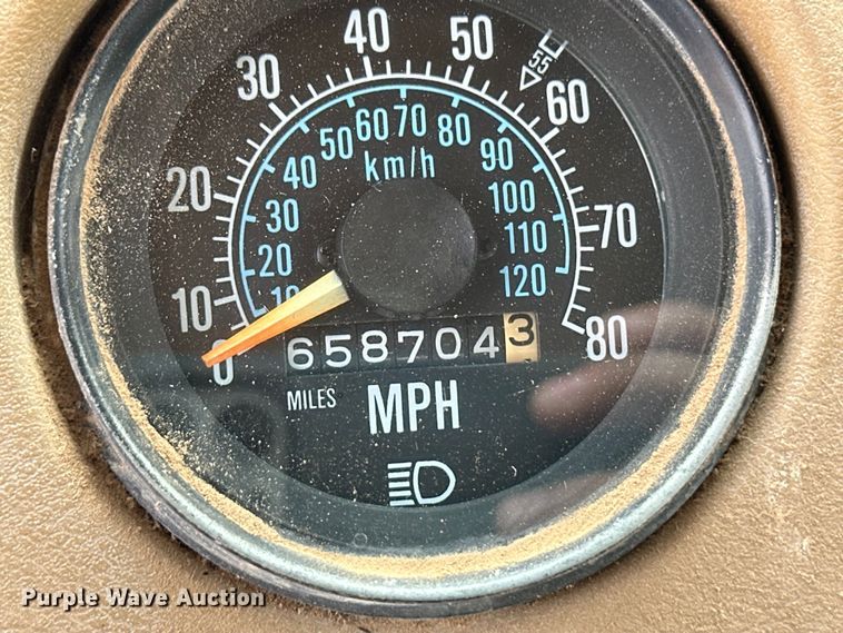 image for item DS6774 1984 Mack R686ST semi truck