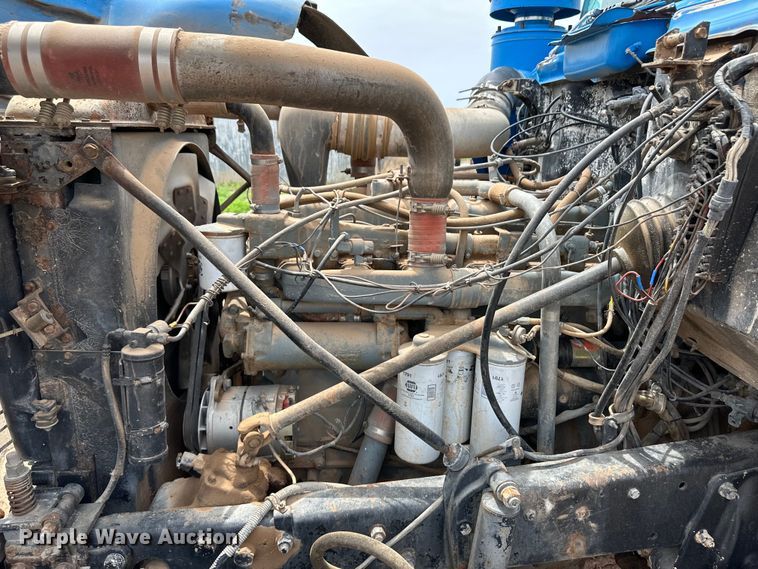 image for item DS6774 1984 Mack R686ST semi truck