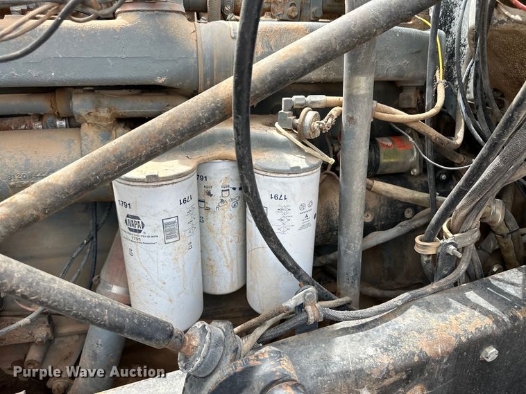 image for item DS6774 1984 Mack R686ST semi truck