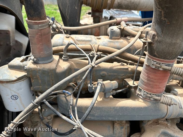 image for item DS6774 1984 Mack R686ST semi truck