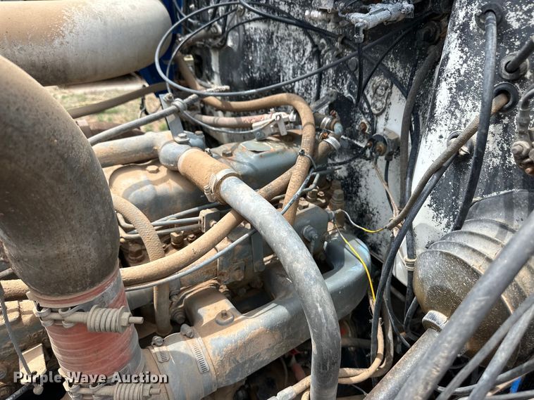 image for item DS6774 1984 Mack R686ST semi truck