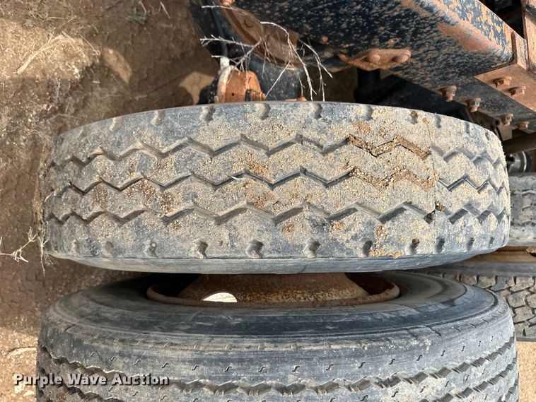 image for item DS6774 1984 Mack R686ST semi truck