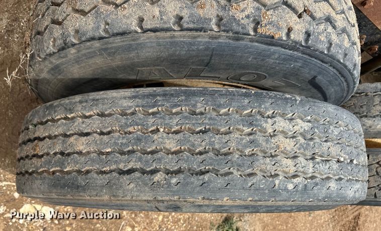 image for item DS6774 1984 Mack R686ST semi truck