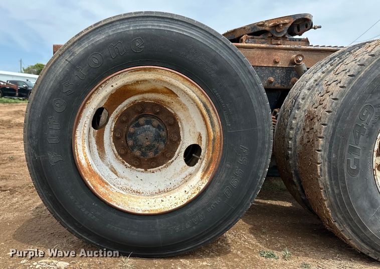 image for item DS6774 1984 Mack R686ST semi truck