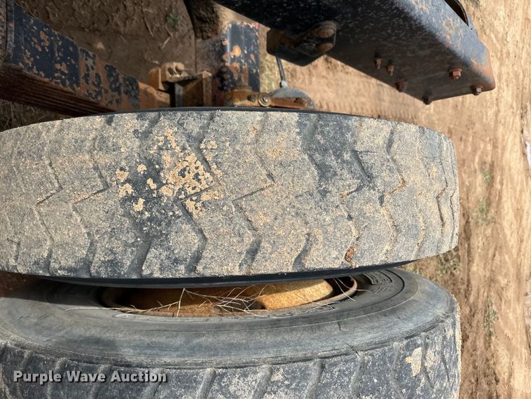 image for item DS6774 1984 Mack R686ST semi truck