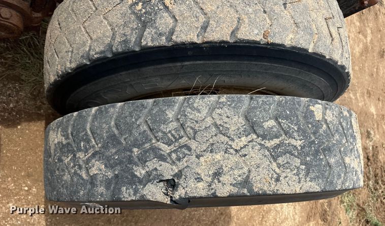 image for item DS6774 1984 Mack R686ST semi truck