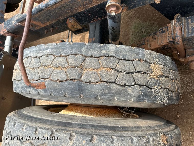 image for item DS6774 1984 Mack R686ST semi truck