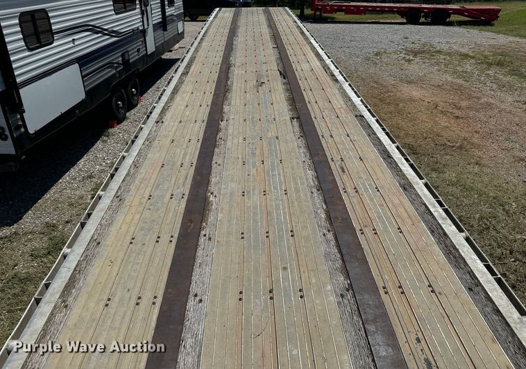 image for item DU3012 1998 Wilson  CF900 flatbed trailer