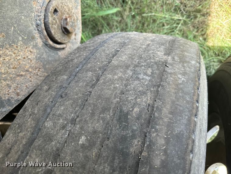 image for item DU3012 1998 Wilson  CF900 flatbed trailer