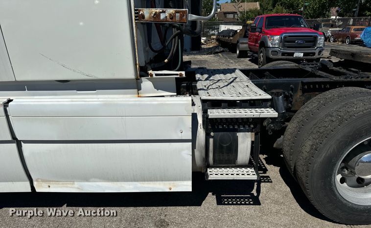 image for item DV5776 2009 Volvo  VNL semi truck