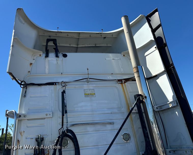 image for item DV5776 2009 Volvo  VNL semi truck