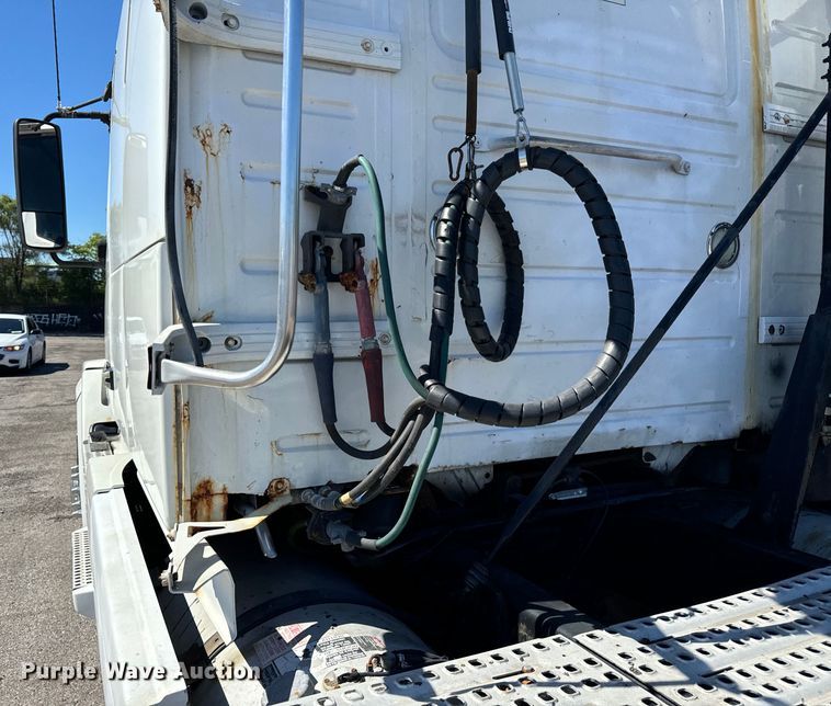 image for item DV5776 2009 Volvo  VNL semi truck