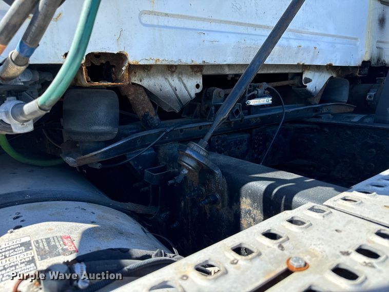 image for item DV5776 2009 Volvo  VNL semi truck