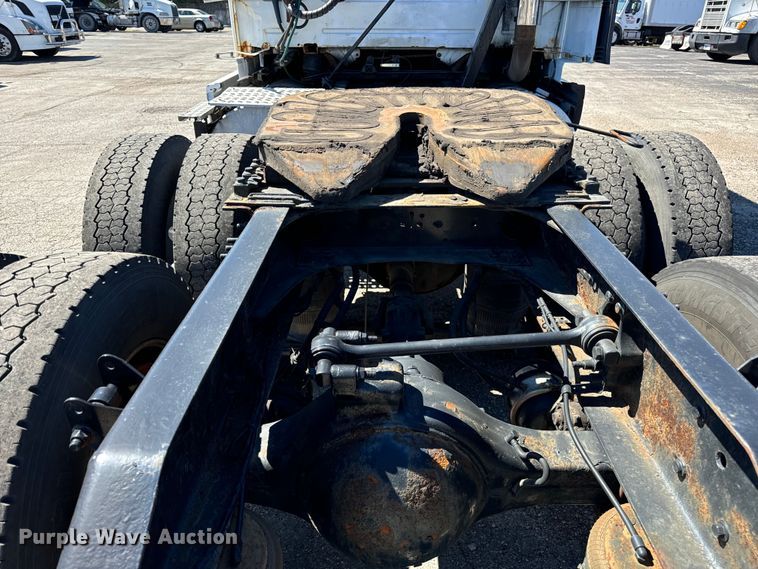 image for item DV5776 2009 Volvo  VNL semi truck