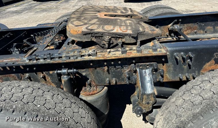 image for item DV5776 2009 Volvo  VNL semi truck