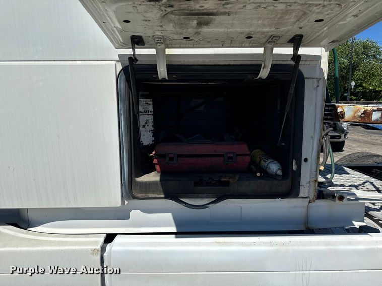 image for item DV5776 2009 Volvo  VNL semi truck