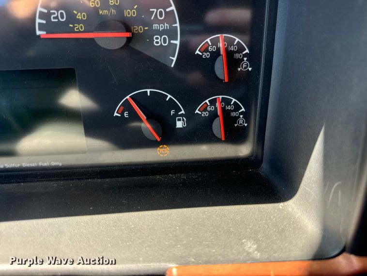 image for item DV5776 2009 Volvo  VNL semi truck