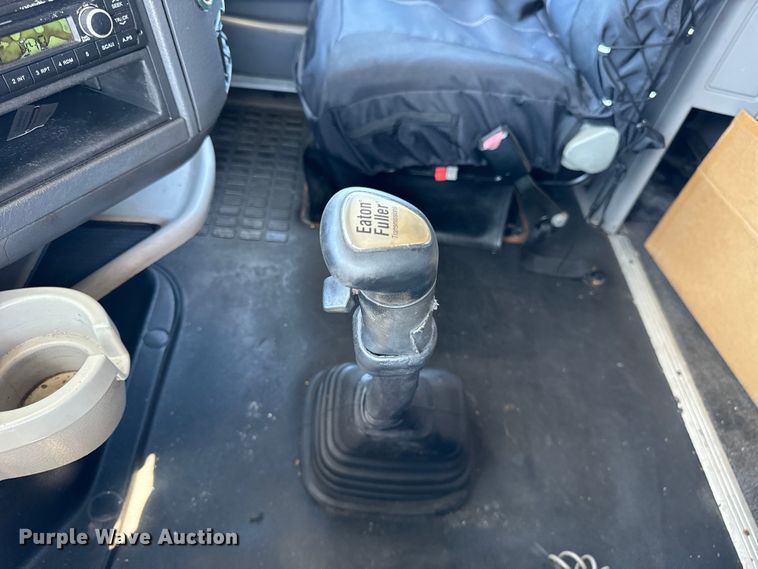 image for item DV5776 2009 Volvo  VNL semi truck