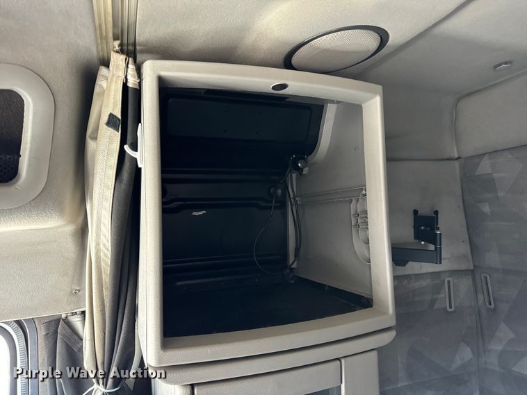 image for item DV5776 2009 Volvo  VNL semi truck