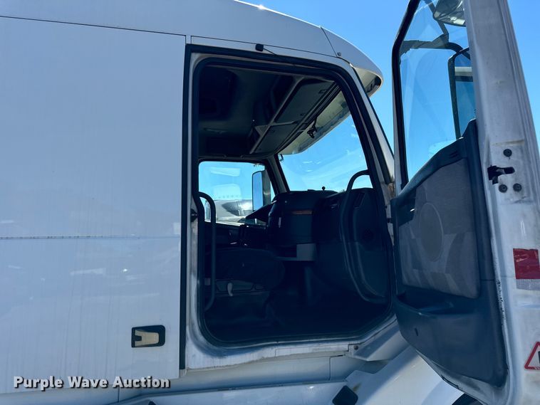 image for item DV5776 2009 Volvo  VNL semi truck