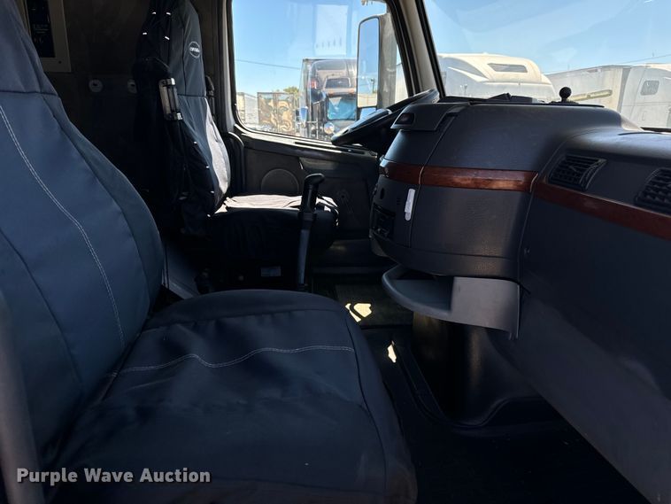 image for item DV5776 2009 Volvo  VNL semi truck