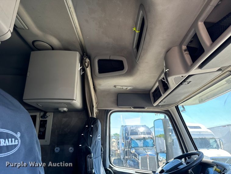 image for item DV5776 2009 Volvo  VNL semi truck