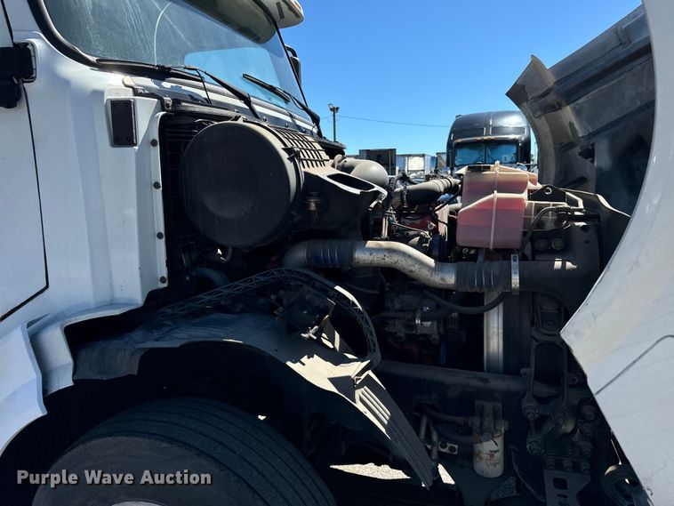 image for item DV5776 2009 Volvo  VNL semi truck
