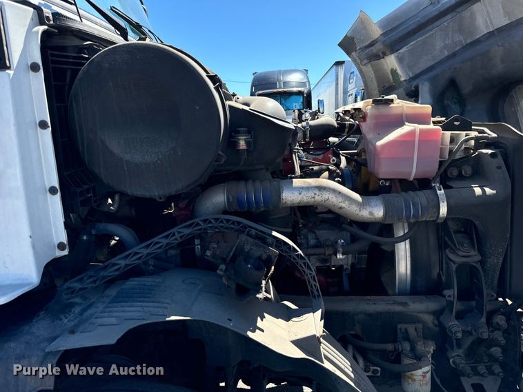 image for item DV5776 2009 Volvo  VNL semi truck