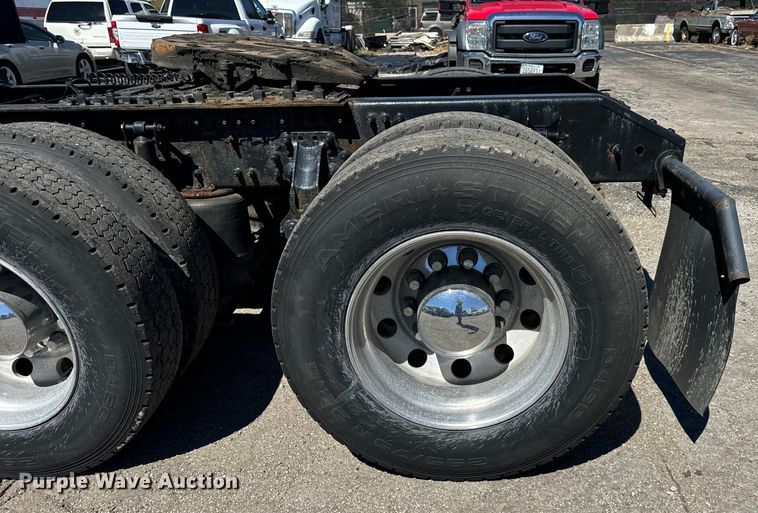 image for item DV5776 2009 Volvo  VNL semi truck