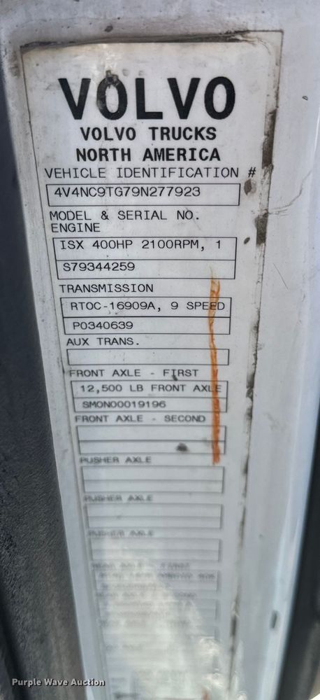 image for item DV5776 2009 Volvo  VNL semi truck