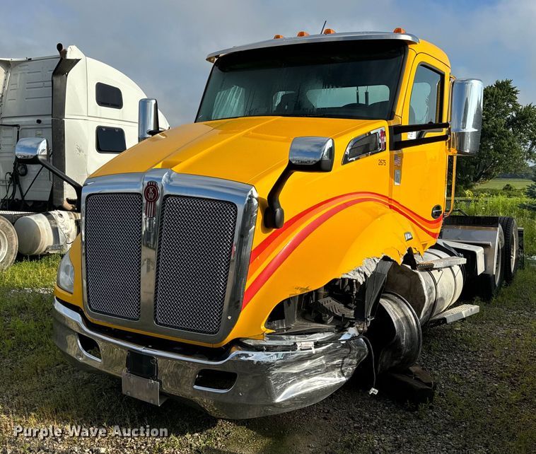 image for item DV5787 2020 Kenworth  T680 semi truck