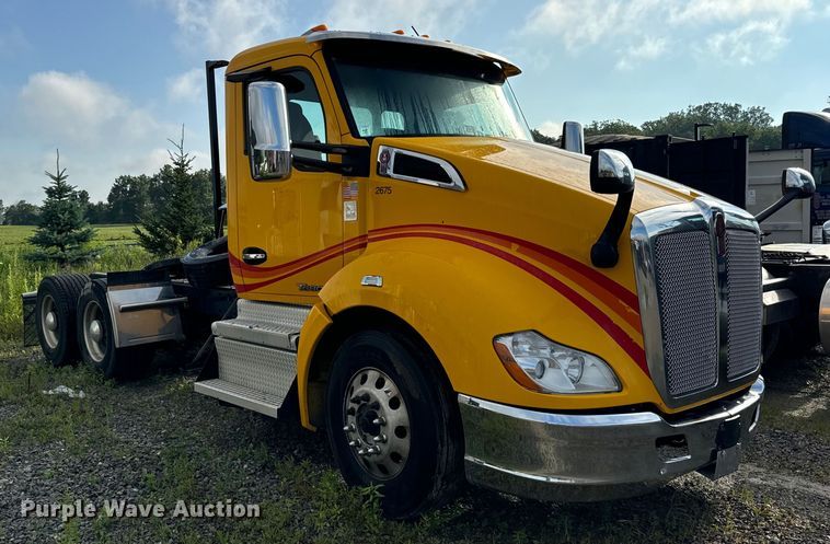 image for item DV5787 2020 Kenworth  T680 semi truck