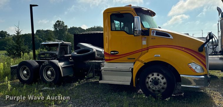 image for item DV5787 2020 Kenworth  T680 semi truck